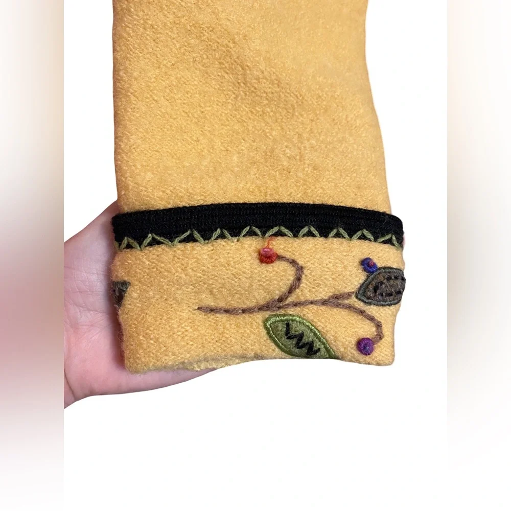 Icelandic Design cuffs wool black